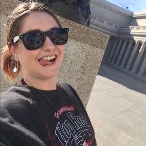 Meet your Posher, Luna